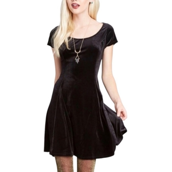 fervour Dresses & Skirts - Modcloth Fervour Black Velvet Dress XL